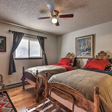 Downtown Red River Retreat With Mtn Views And Yard Bagian luar foto
