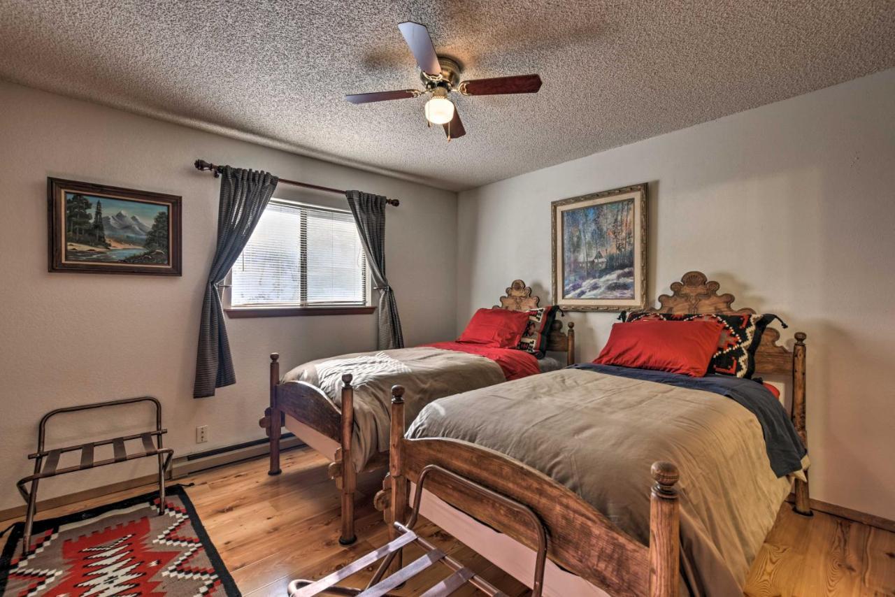 Downtown Red River Retreat With Mtn Views And Yard Bagian luar foto