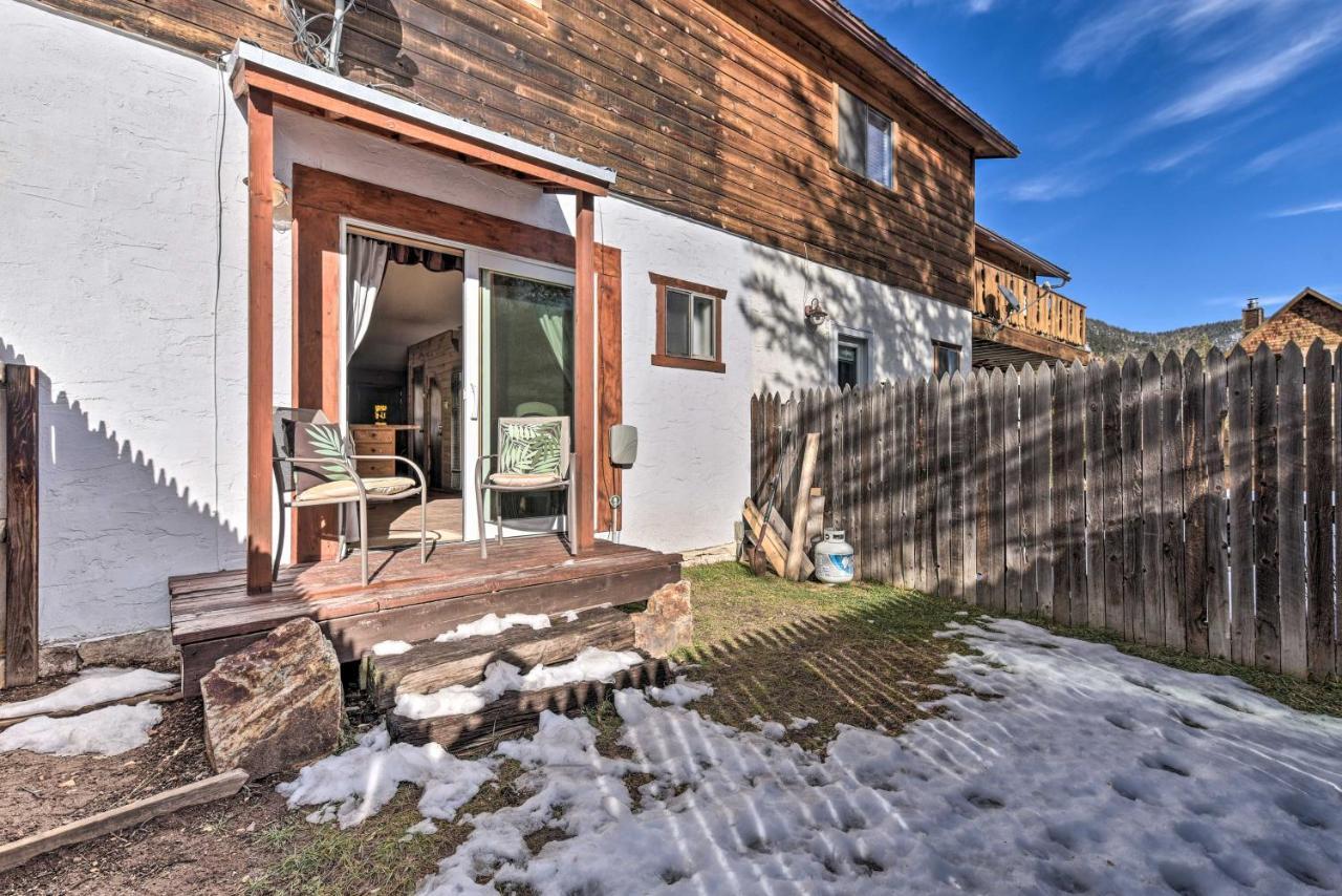 Downtown Red River Retreat With Mtn Views And Yard Bagian luar foto