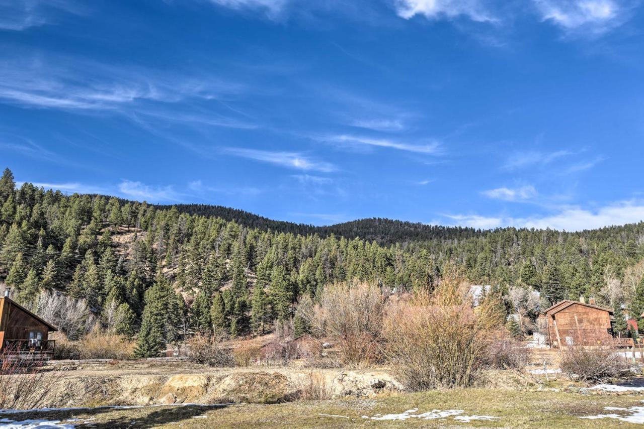 Downtown Red River Retreat With Mtn Views And Yard Bagian luar foto
