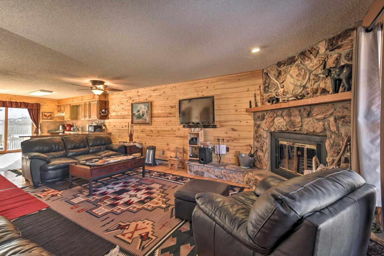Downtown Red River Retreat With Mtn Views And Yard Bagian luar foto