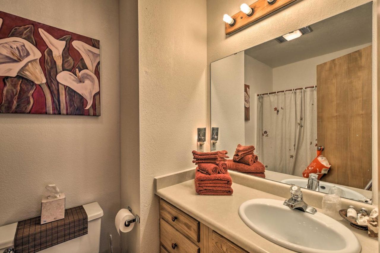 Downtown Red River Retreat With Mtn Views And Yard Bagian luar foto