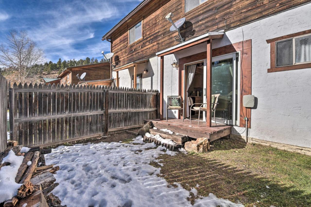 Downtown Red River Retreat With Mtn Views And Yard Bagian luar foto