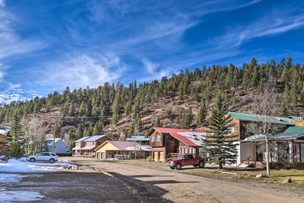 Downtown Red River Retreat With Mtn Views And Yard Bagian luar foto